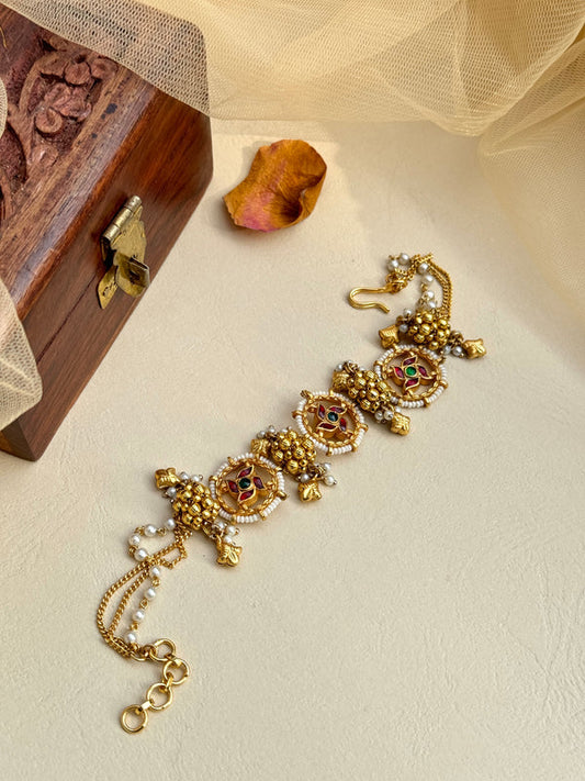 Women Heritage round motif Bracelet in gold plating